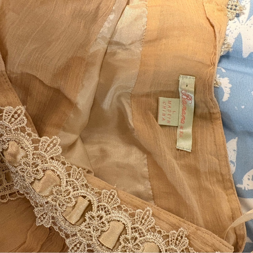 Elegant Cream Mini Skirt with Lace Detailing - Picture 11 of 11